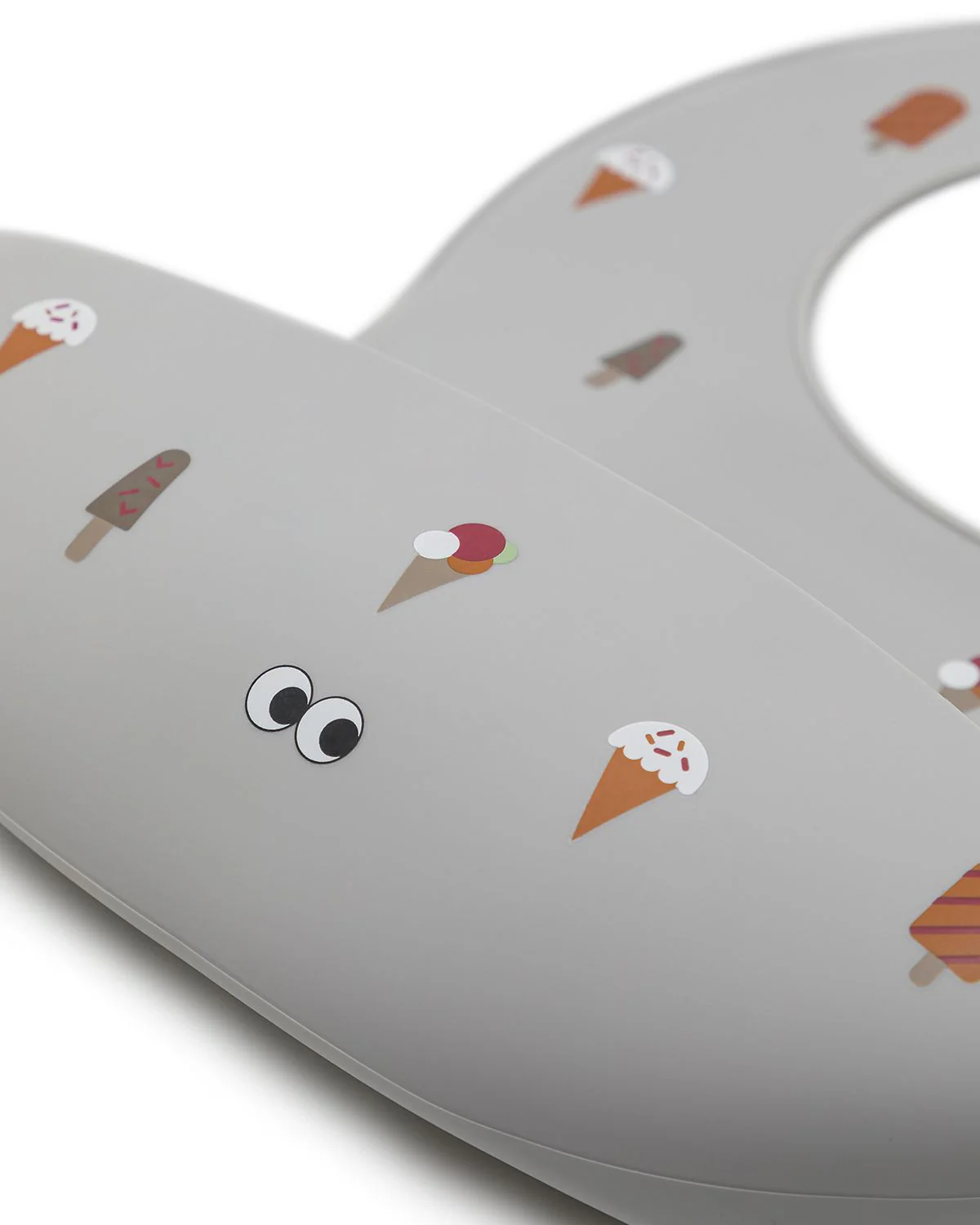 nouinoui-ice-cream-grey-silicone-bib-detail.jpg